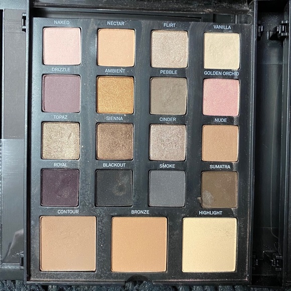 Eyeshadow Palette Bundle - Picture 2 of 6